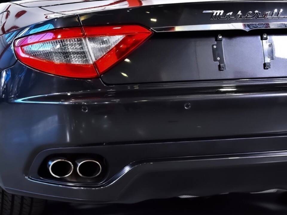 Bild 27/59 von Maserati GranCabrio 4.7 (2010)