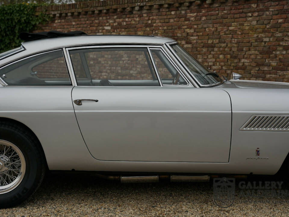 Image 36/50 of Ferrari 250 GT&#x2F;E (1964)