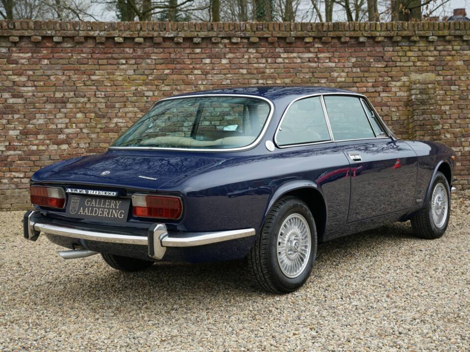 Immagine 2/50 di Alfa Romeo 2000 GTV (1974)