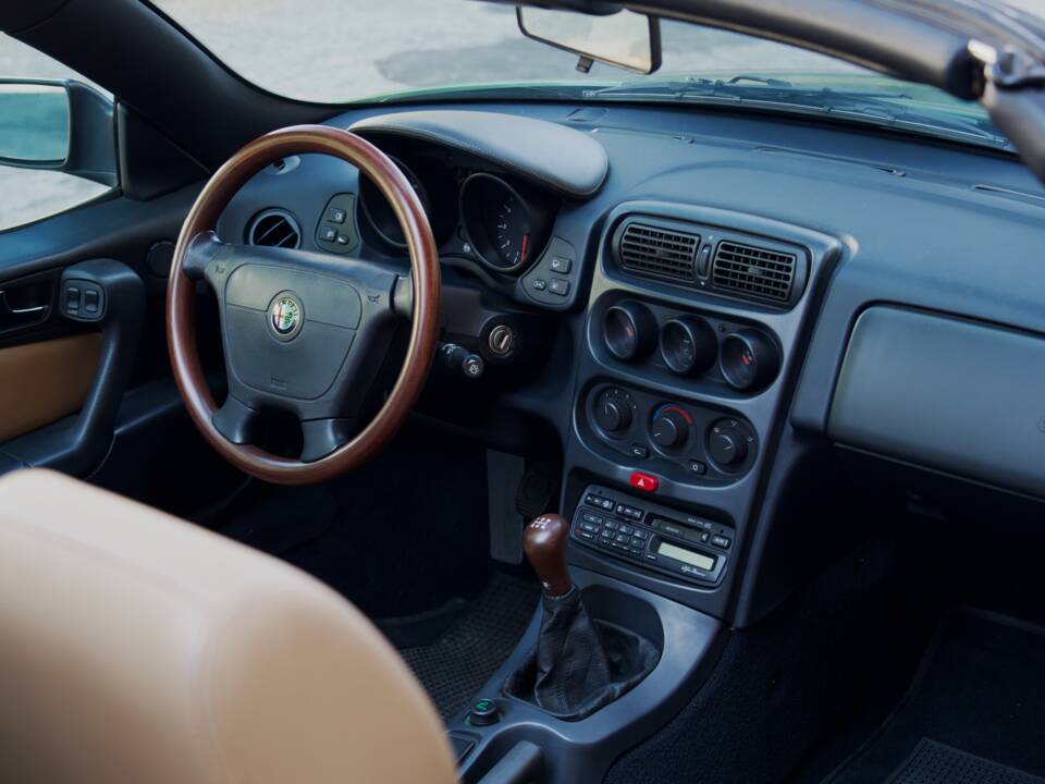 Bild 30/43 von Alfa Romeo Spider 2.0 Twin Spark 16V (1995)