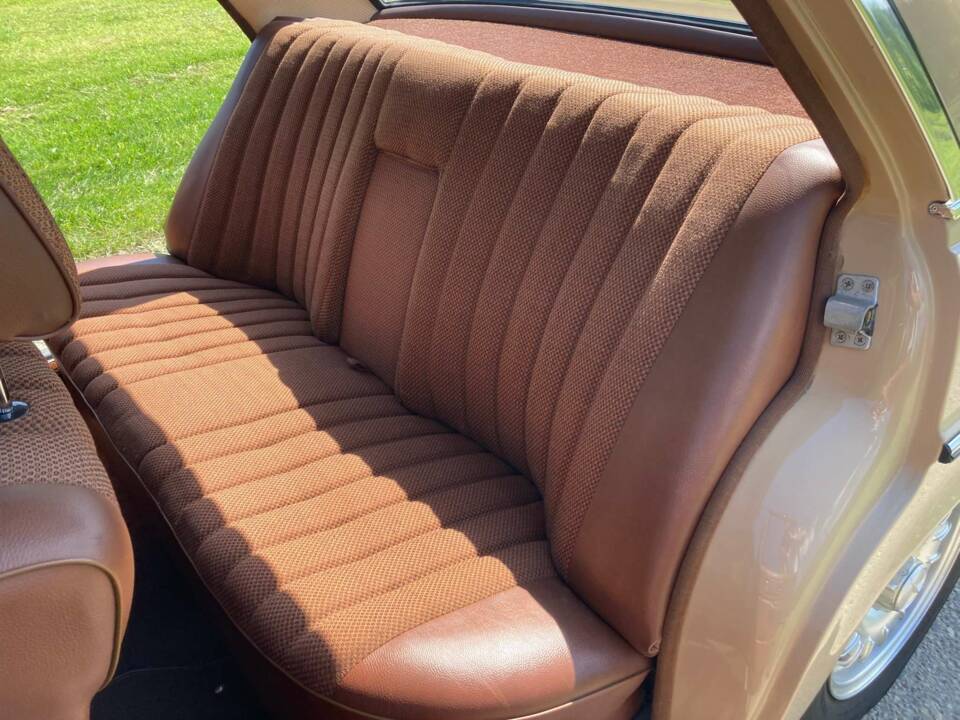 Image 30/49 de Mercedes-Benz 230&#x2F;4 (1974)