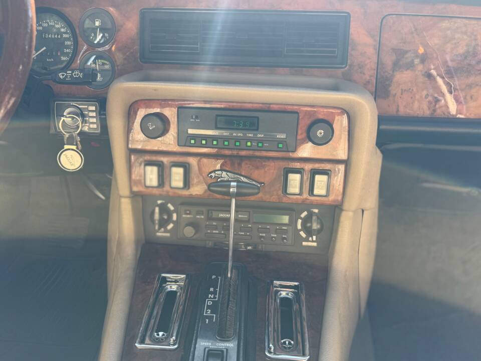Immagine 15/41 di Jaguar XJ 12 (1990)