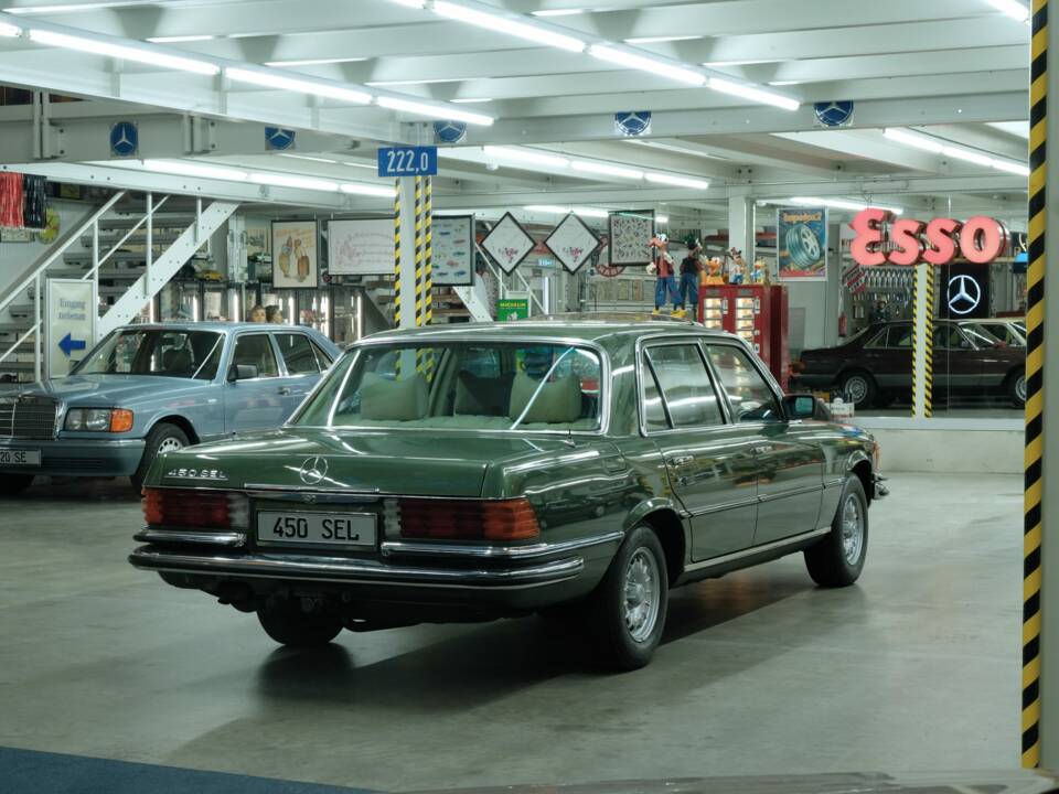Image 11/50 de Mercedes-Benz 450 SEL 6,9 (1975)