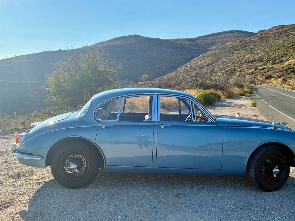 Image 11/38 of Jaguar Mk II 2.4 (1968)