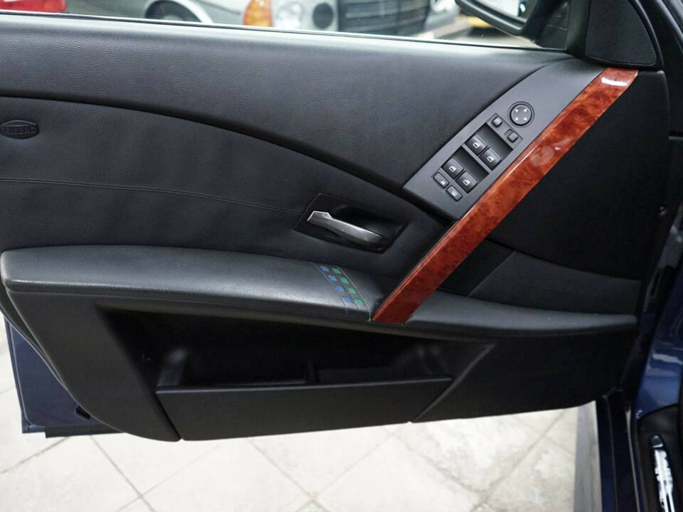 Image 39/45 of ALPINA B5 (2005)