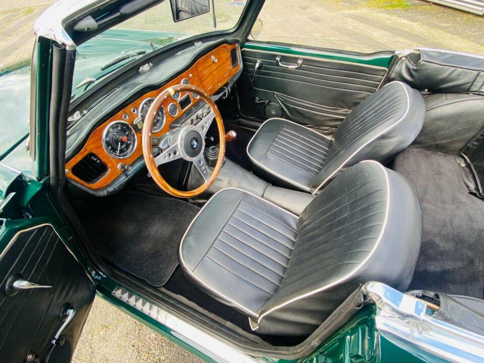 Image 18/36 of Triumph TR 4 (1965)