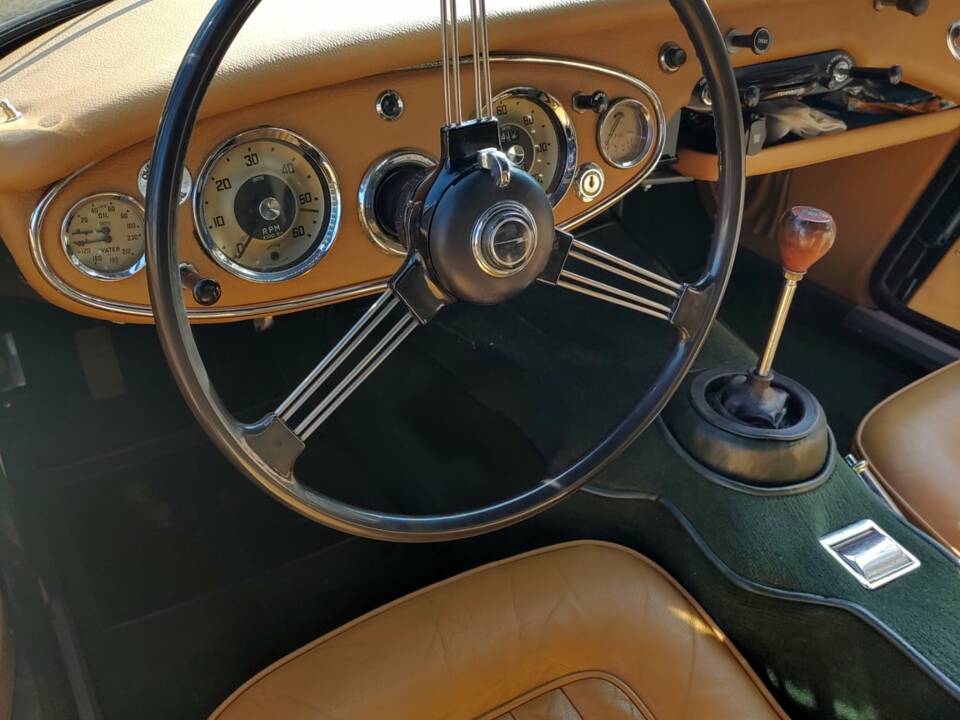 Image 8/11 of Austin-Healey 3000 Mk II (BJ7) (1962)