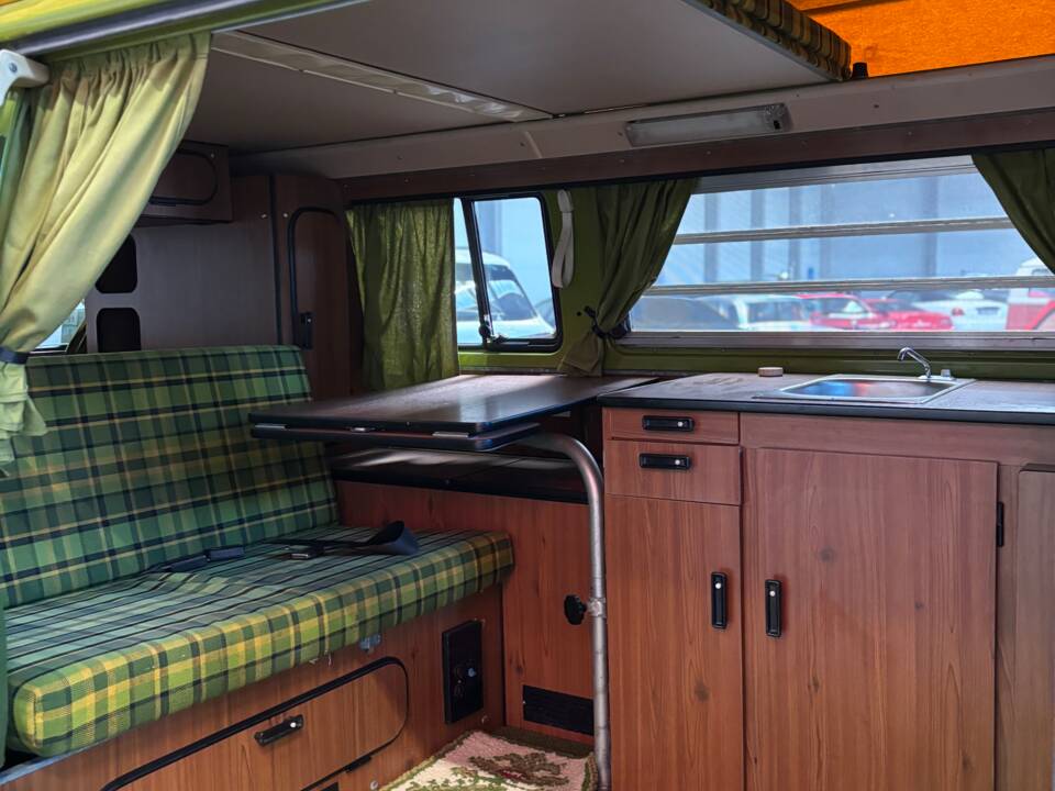 Bild 9/16 von Volkswagen T2b Westfalia (1978)