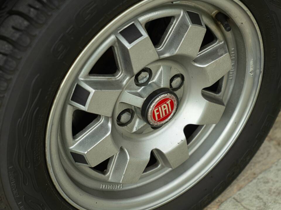 Image 22/50 of FIAT Spider 2000 Pininfarina 50th Anniversary Edition (1981)