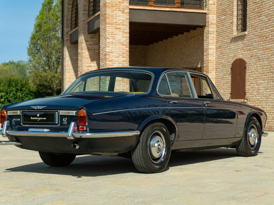 Bild 7/50 von Jaguar XJ 6 4.2 (1972)