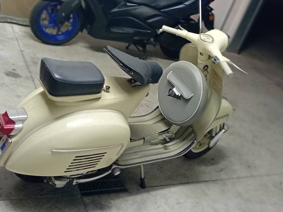 Image 13/13 of Piaggio Vespa 150 GL (1963)