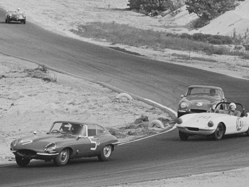 Image 2/19 of Jaguar E-Type &quot;Lightweight&quot; (1962)