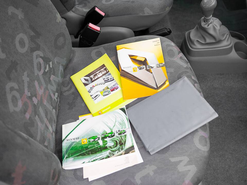 Image 22/36 of Renault Twingo 1.2 16V (2005)