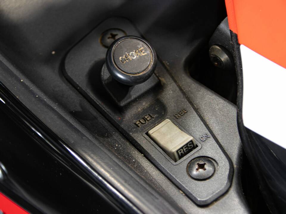 Image 44/50 of Yamaha FZ 750 (1986)