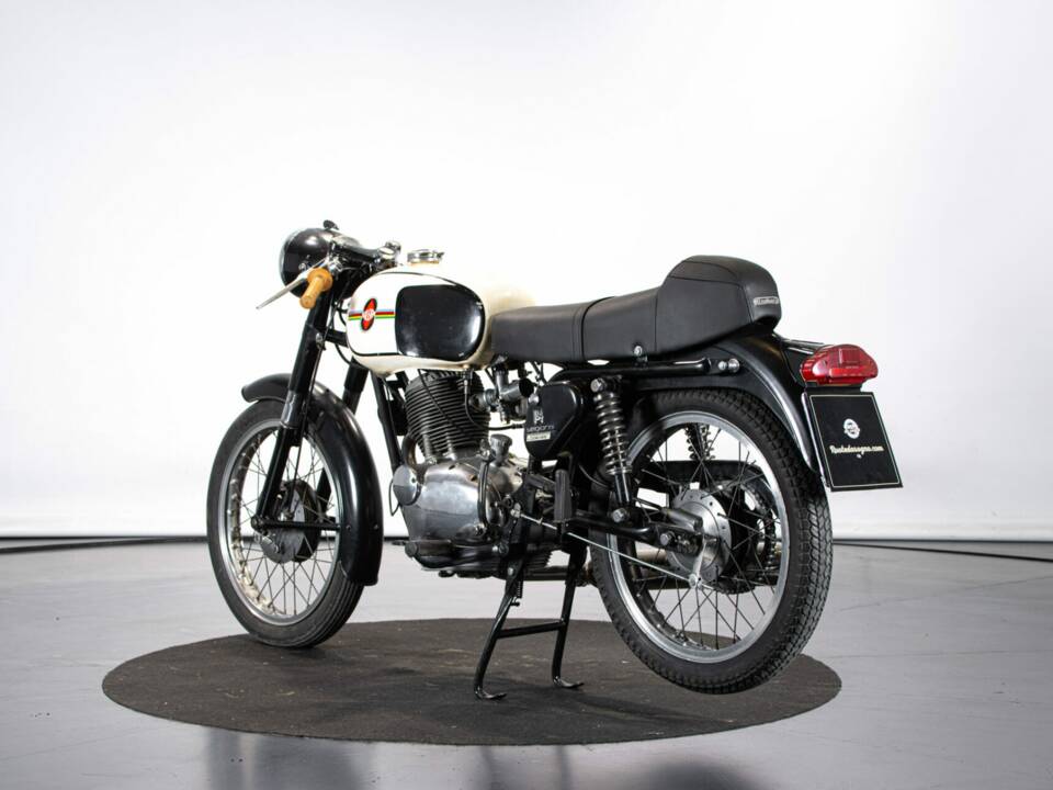 Immagine 8/50 di Gilera Giubileo 125 (1962)