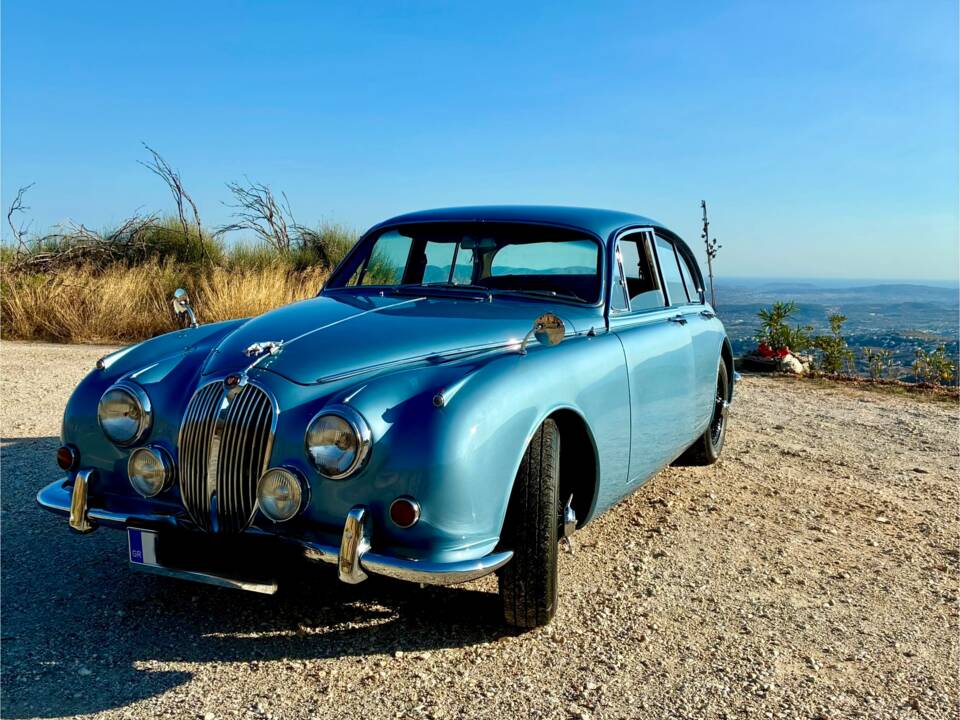 Image 1/38 of Jaguar Mk II 2.4 (1968)
