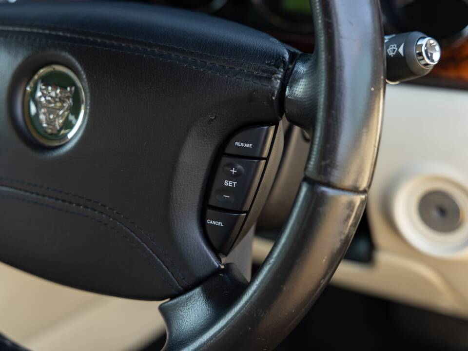 Image 20/43 of Jaguar XJR (2003)