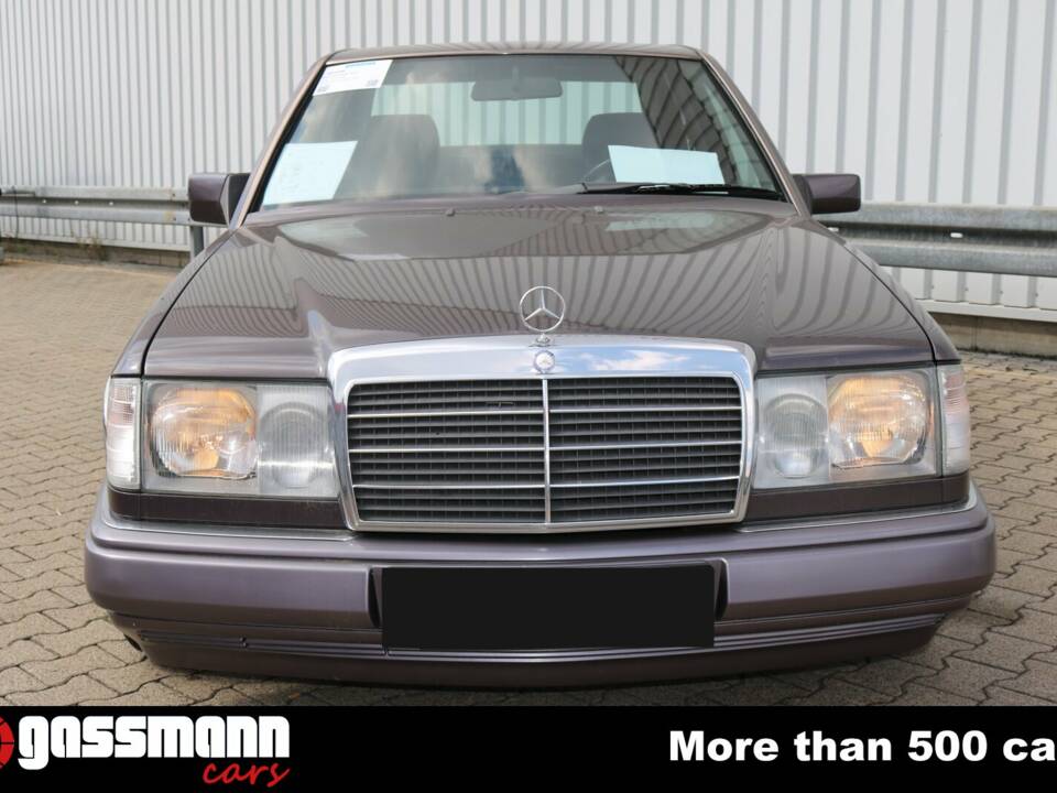 Bild 2/15 von Mercedes-Benz 300 D (1990)