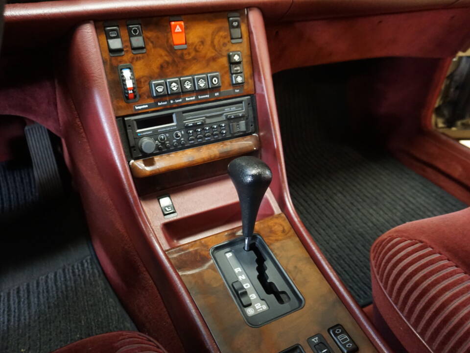 Image 14/19 of Mercedes-Benz 500 SE (1986)