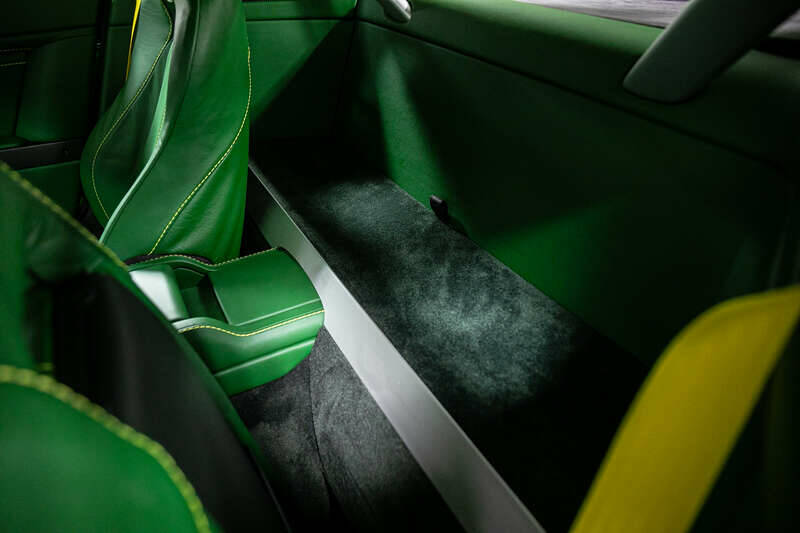 Immagine 25/43 di Aston Martin V8 Vantage (2010)
