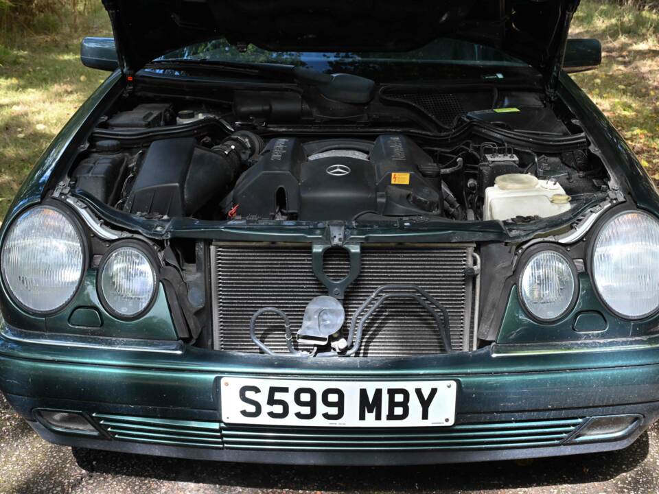 Image 31/50 of Mercedes-Benz E 320 (1998)