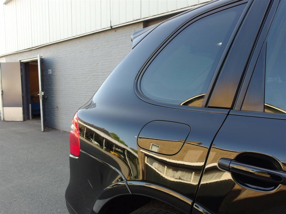 Image 20/98 of Porsche Cayenne GTS (2008)