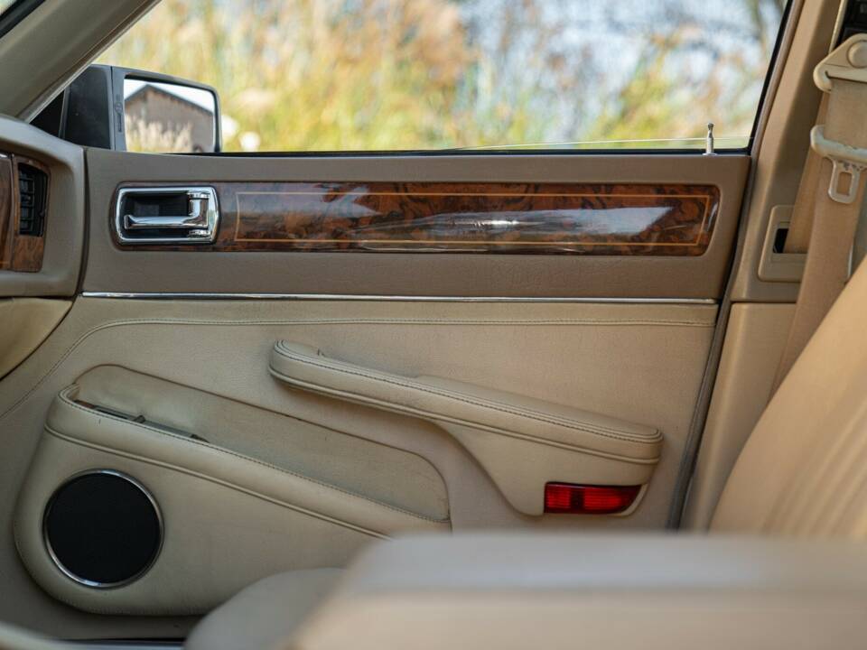 Afbeelding 43/50 van Daimler XJ 6 4.0 (1991)