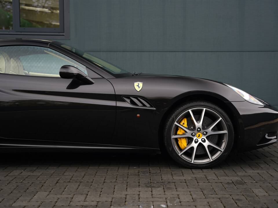 Imagen 24/50 de Ferrari California (2011)