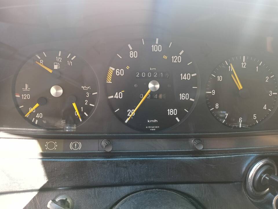 Bild 12/73 von Mercedes-Benz 300 D (1977)