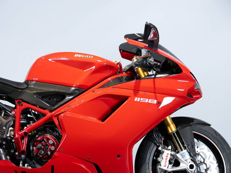 Immagine 9/50 di Ducati DUMMY (2011)