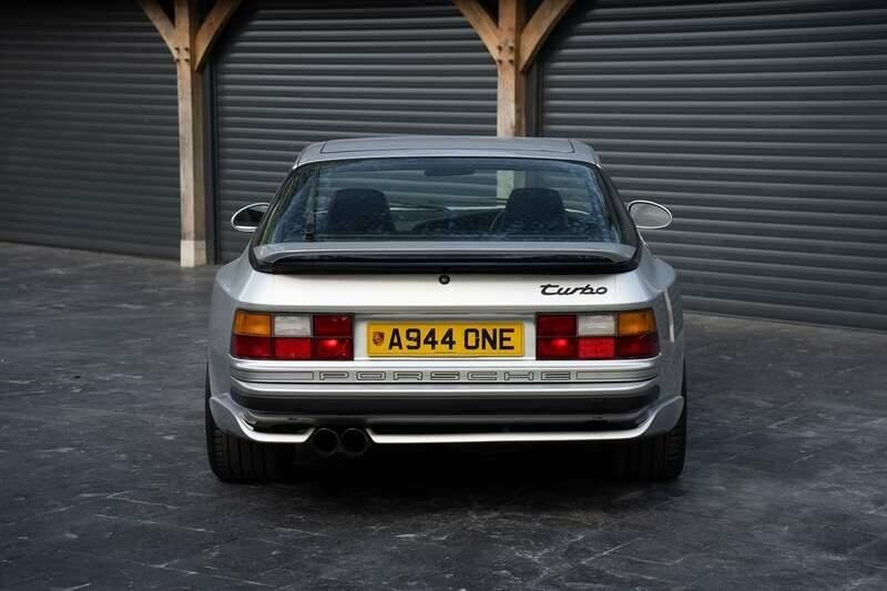 Immagine 23/50 di Porsche 944 Turbo (1990)