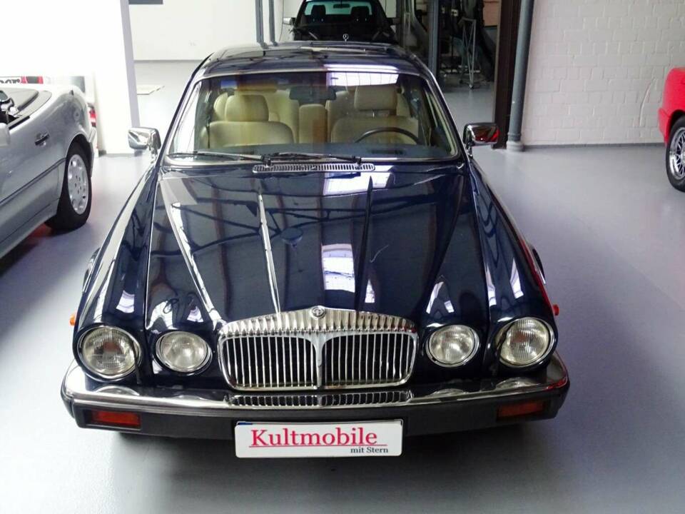 Bild 2/20 von Daimler Double Six (1988)