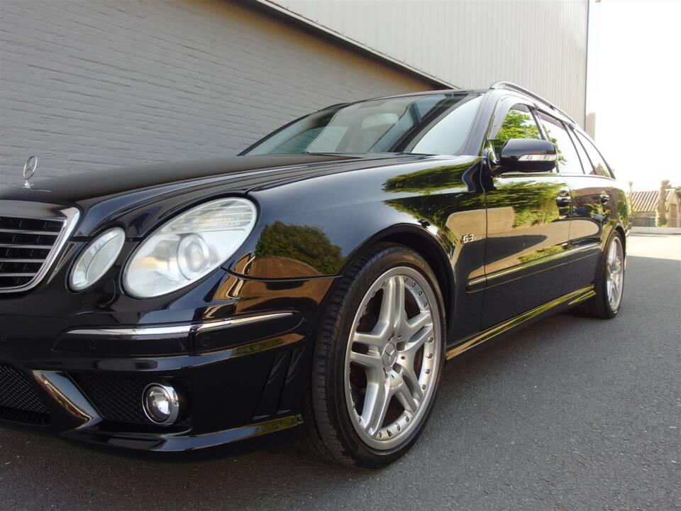 Image 24/98 of Mercedes-Benz E 63 AMG T (2008)