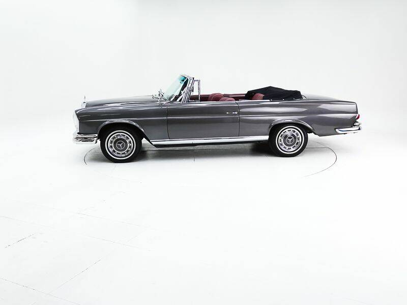 Image 8/15 of Mercedes-Benz 220 SE b (1963)