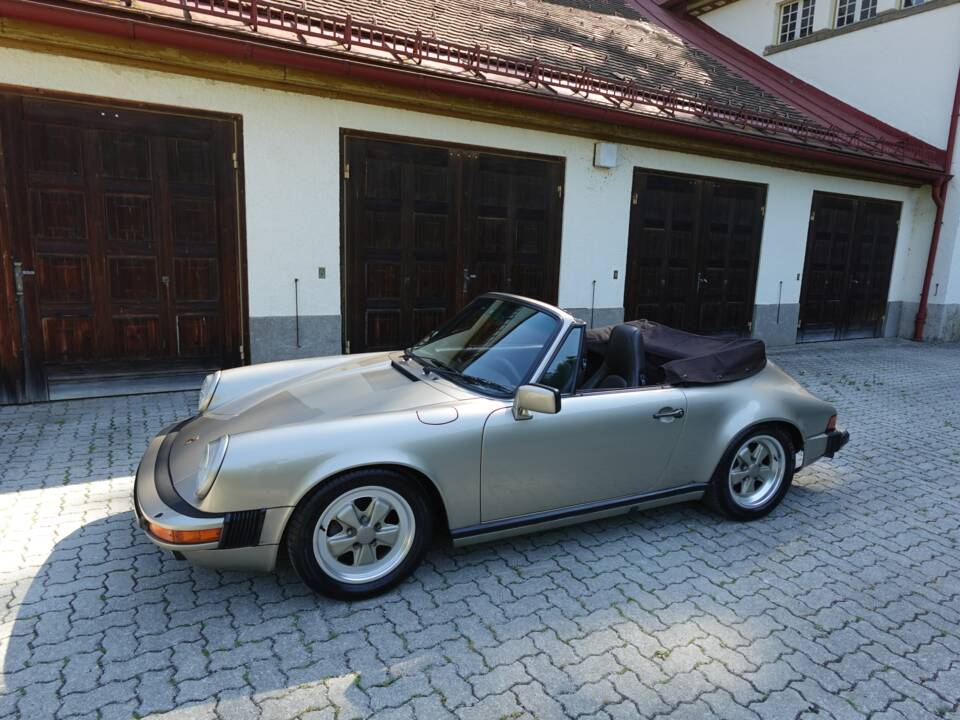 Image 36/40 of Porsche 911 Carrera 3.2 (1986)