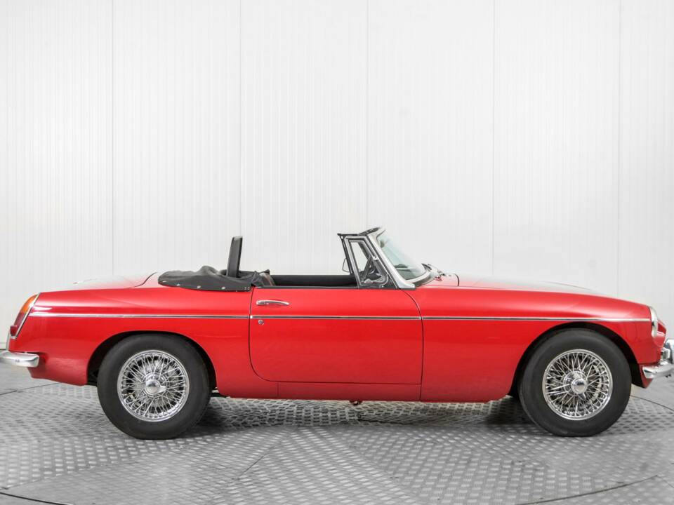 Afbeelding 10/50 van MG MGB (1966)