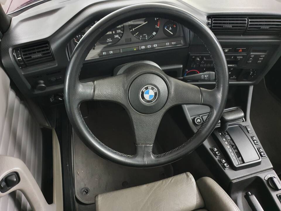 Bild 9/16 von BMW 320i (1991)