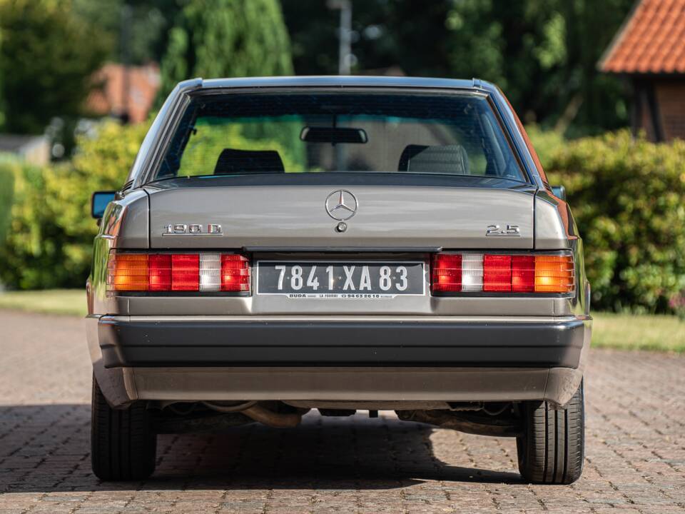 Immagine 15/73 di Mercedes-Benz 190 D 2.5 (1990)
