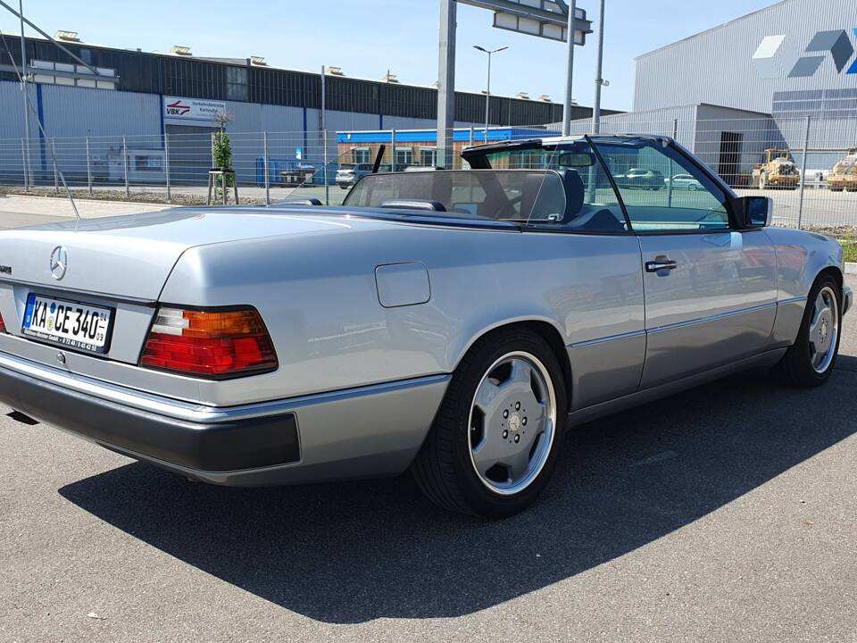 Imagen 46/94 de Mercedes-Benz 300 CE-24 3.4 AMG (1992)