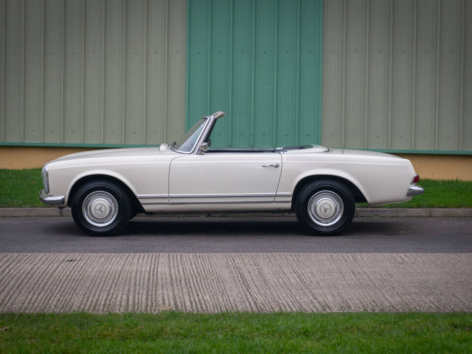 Image 3/29 of Mercedes-Benz 230 SL (1965)