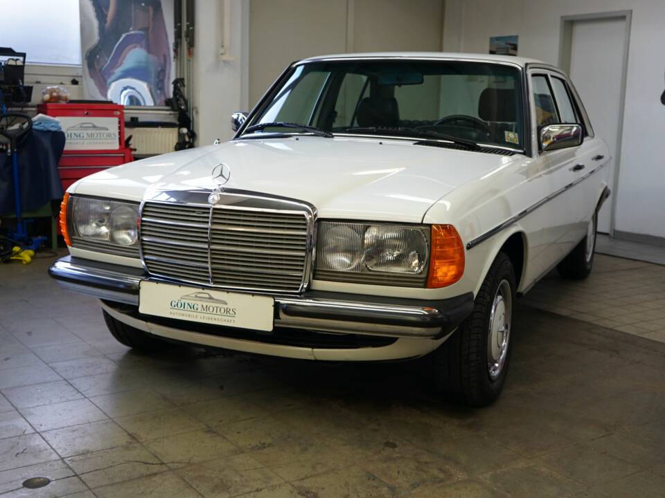 Image 8/33 de Mercedes-Benz 300 D (1984)