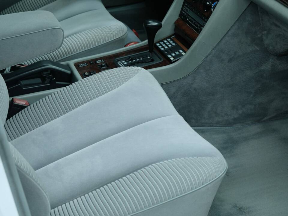 Bild 29/50 von Mercedes-Benz 500 SE (1990)