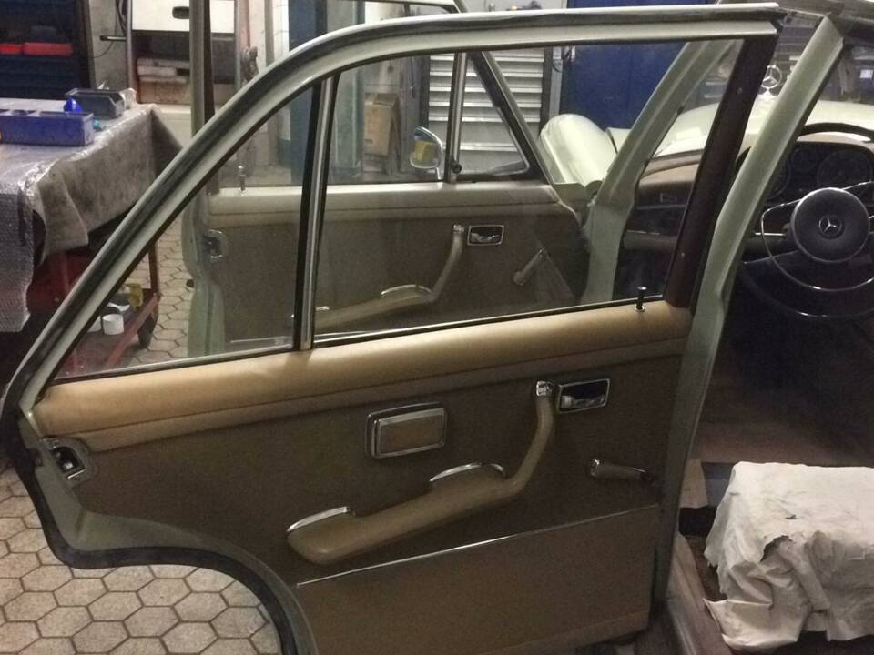 Image 36/52 of Mercedes-Benz 250 SE (1966)