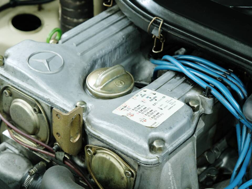 Bild 16/50 von Mercedes-Benz 280 S (1982)