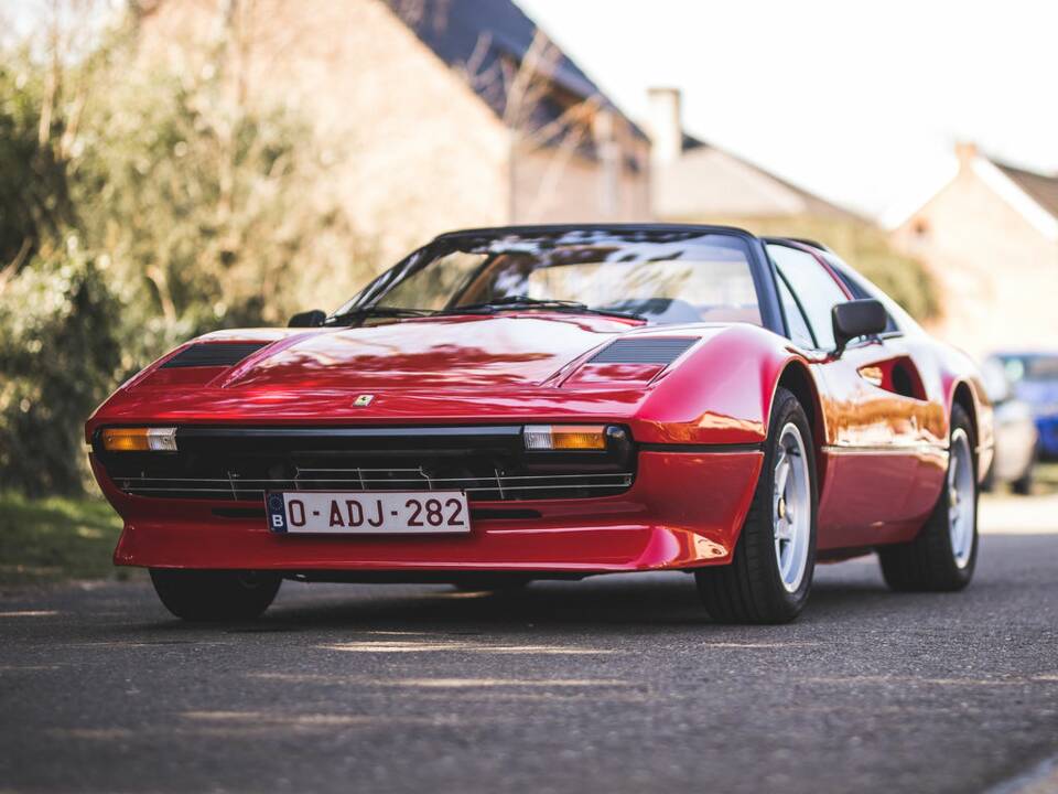 Afbeelding 5/8 van Ferrari 308 GTBi Quattrovalvole (1985)