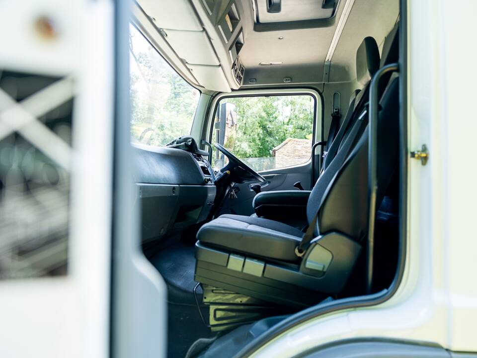 Image 28/31 of Mercedes-Benz Atego 1325 (2009)