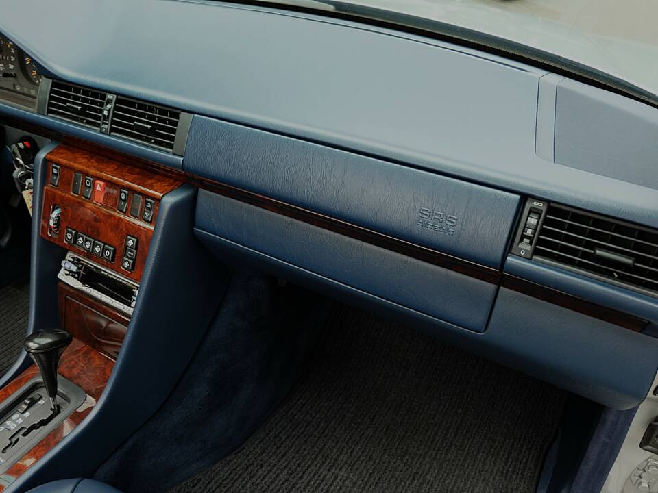 Image 19/69 of Mercedes-Benz E 320 (1994)