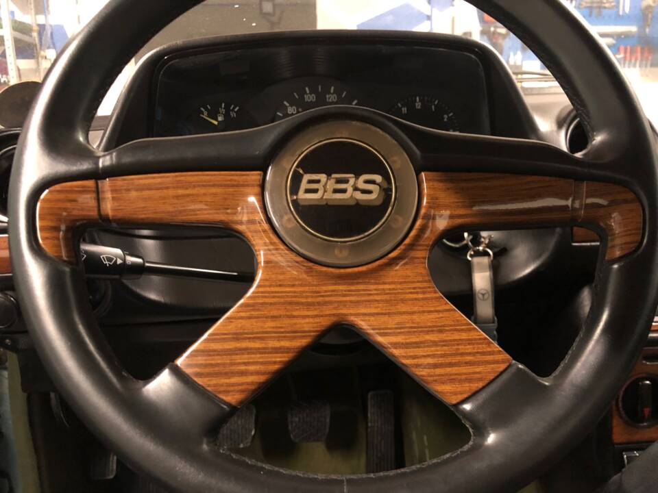 Image 28/66 of Mercedes-Benz 230 CE (1981)