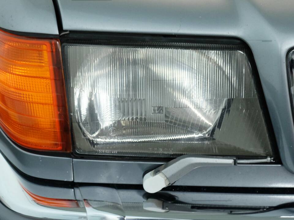 Image 20/34 of Mercedes-Benz 500 SEC (1991)