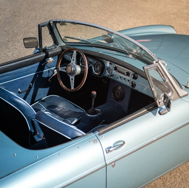 Image 4/20 of MG MGB (1965)